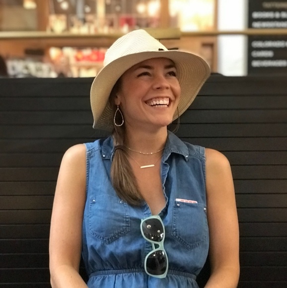 Meet your Posher, Cara - Picture 3 of 4